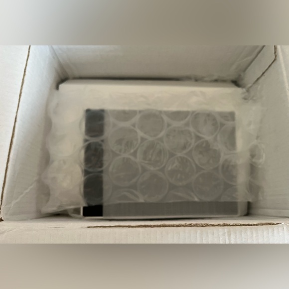 Smart Bird Feeder-Camera New in Box, solar/battery powered, taped label on box😬 - Picture 6 of 14